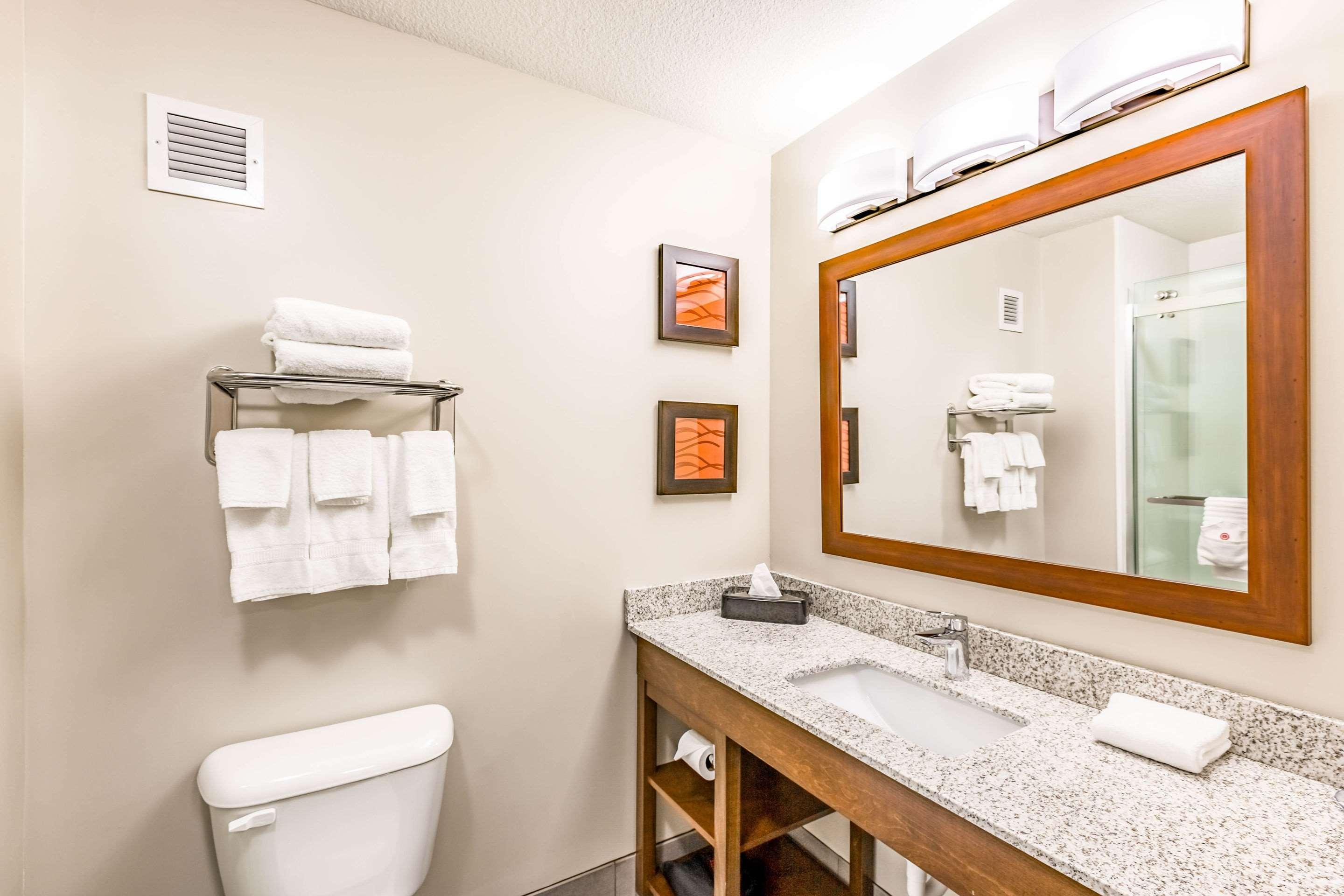 Comfort Inn Altoona-Des Moines Exteriör bild