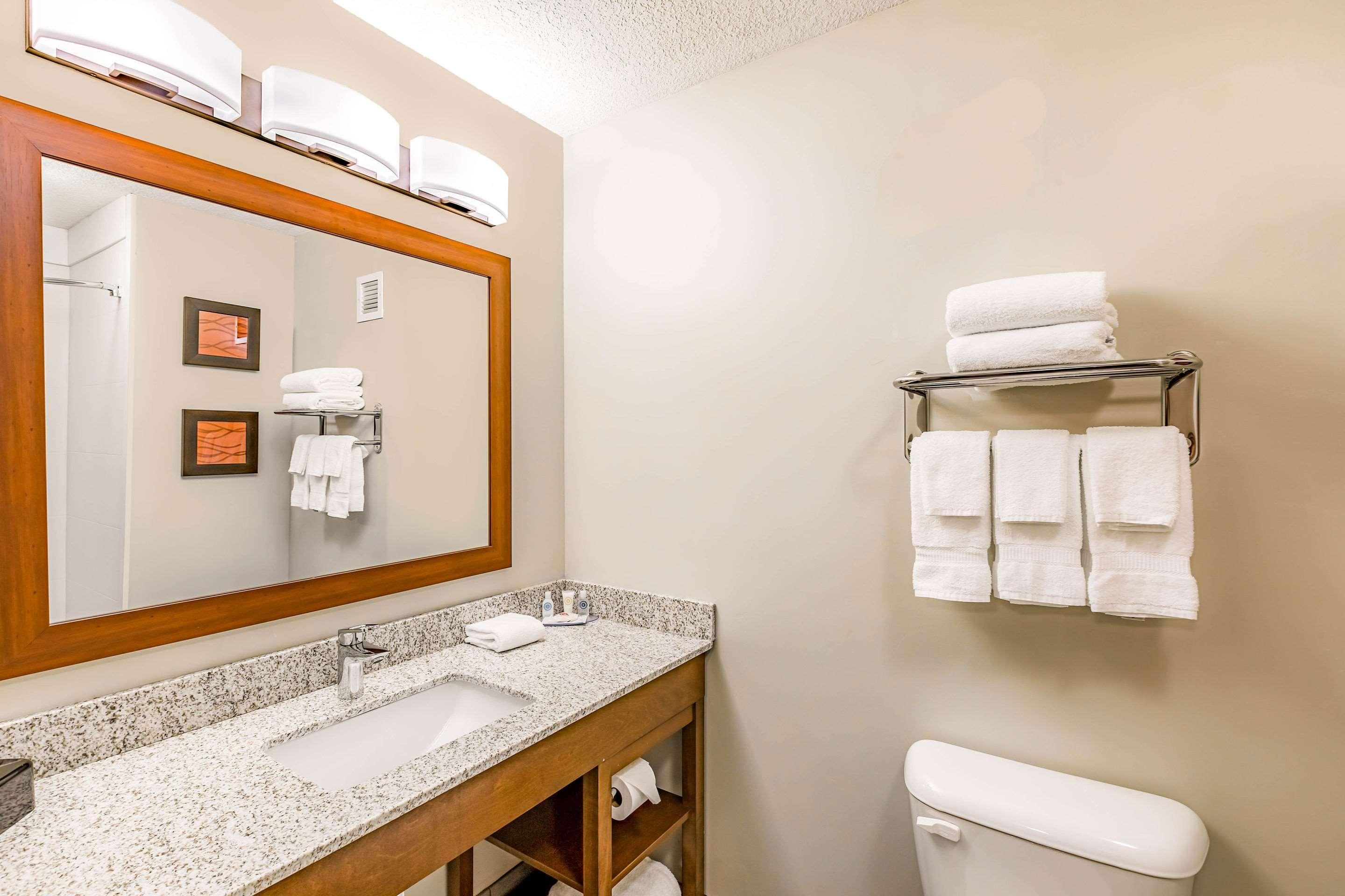 Comfort Inn Altoona-Des Moines Exteriör bild