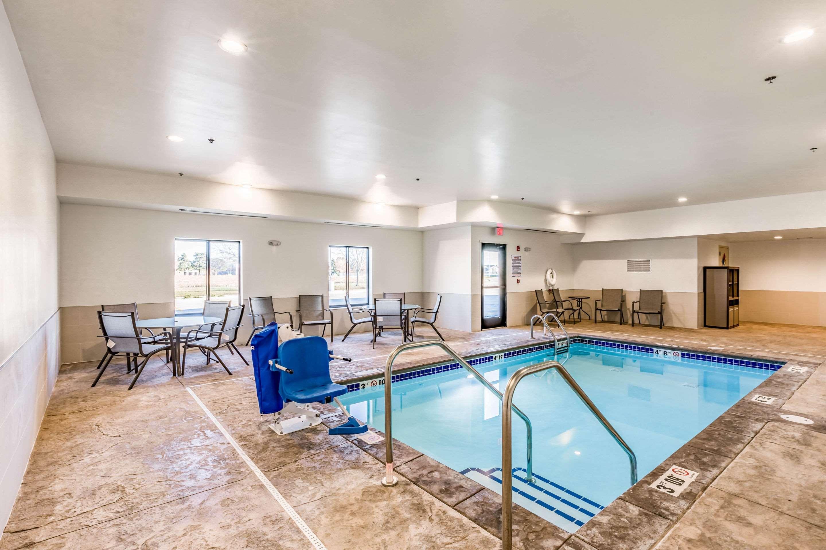 Comfort Inn Altoona-Des Moines Exteriör bild