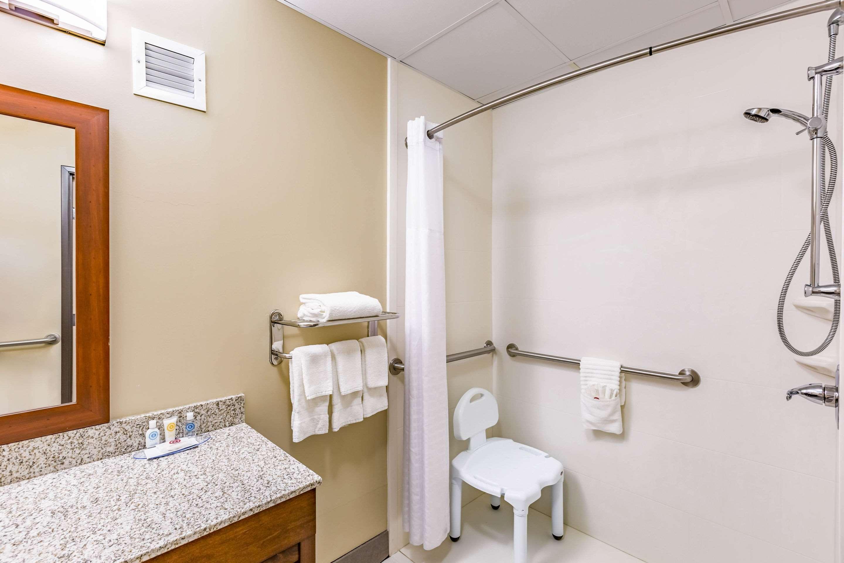 Comfort Inn Altoona-Des Moines Exteriör bild