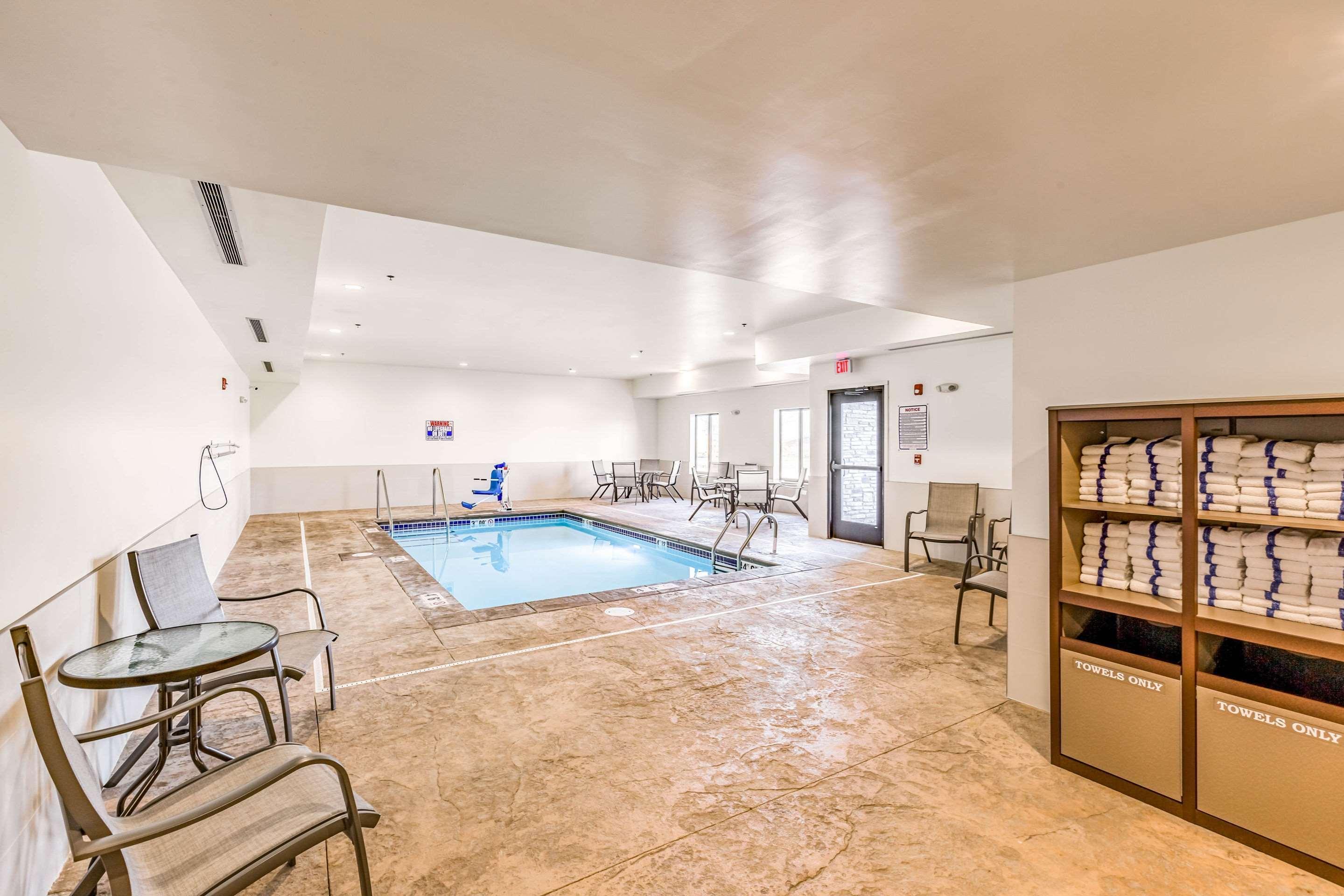 Comfort Inn Altoona-Des Moines Exteriör bild